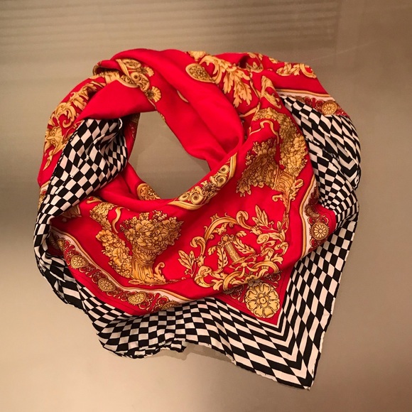 Large silk scarf - Picture 2 of 7